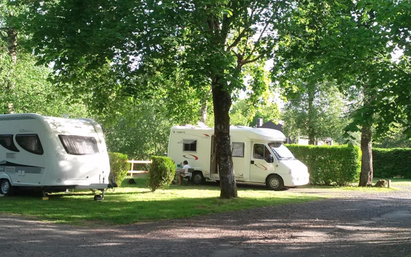 Emplacement : tente, caravane, camping-car