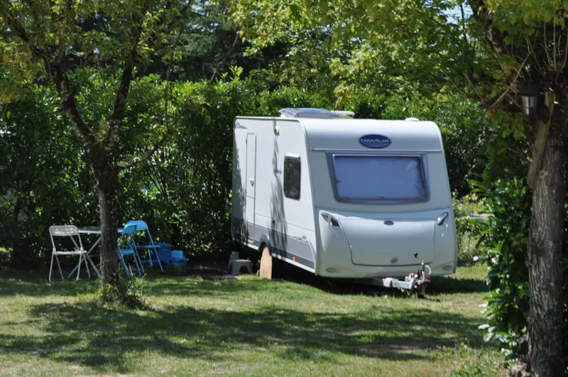 Forfait Confort - Caravane- Tente- Camping-Car - 2 Personnes - Electricité Incluse