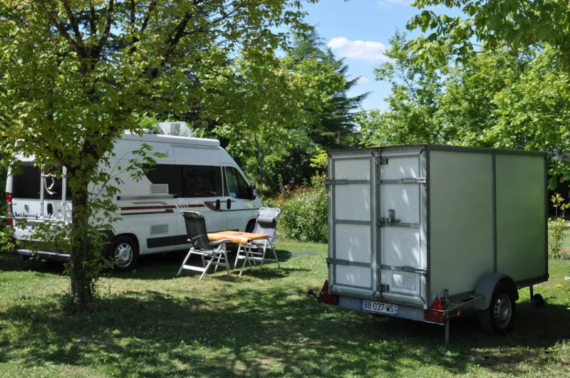 Forfait Confort - Caravane- Tente- Camping-Car - 2 Personnes - Electricité Incluse