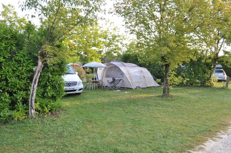Forfait Confort - Caravane- Tente- Camping-Car - 2 Personnes - Electricité Incluse