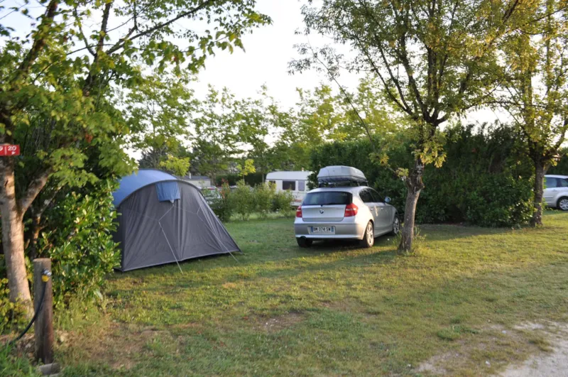 Forfait Confort - Caravane- Tente- Camping-Car - 2 Personnes - Electricité Incluse