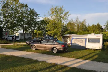Kampeerplaats(en) - Basisprijs Comfortplaats - 140M² - Camping Brantôme Far Ouest