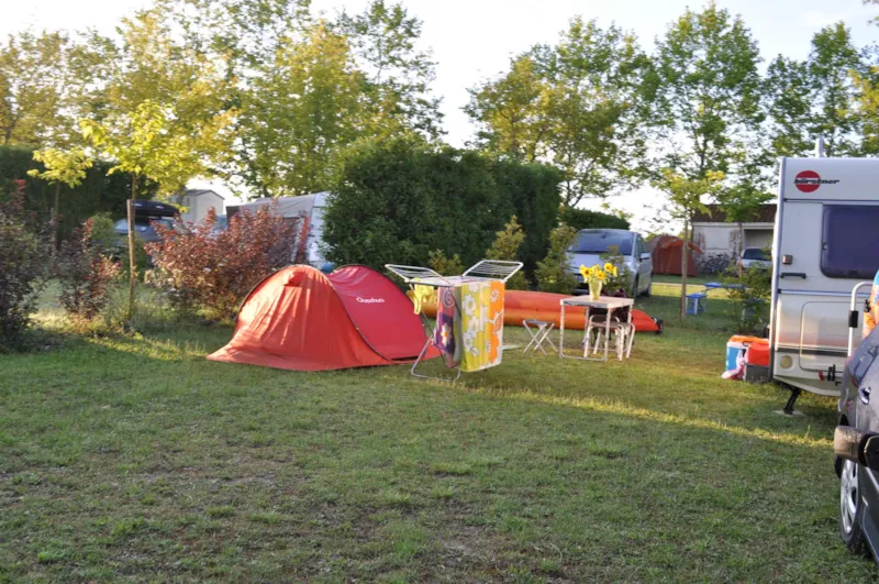 Forfait Confort - Caravane- Tente- Camping-Car - 2 Personnes - Electricité Incluse