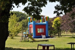 Camping Brantôme Far Ouest - image n°32 - Roulottes