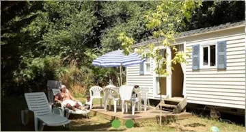Location - Mobilhome Hautefort, 23.4M², 7.80X3, Terrasse Non Couverte 1/4 Pers. - Camping Brantôme Far Ouest