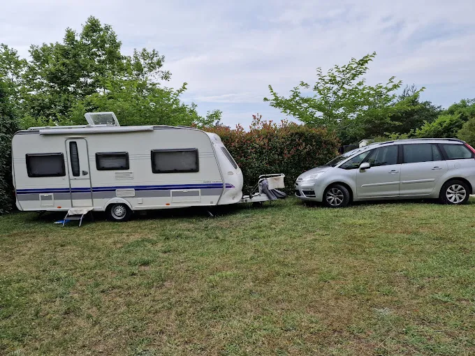 Emplacement - Forfait Premuin- Caravane- Camping-Car - Tente- Parcelle Viabilisée Supérieure 200M² - Camping Brantôme Far Ouest