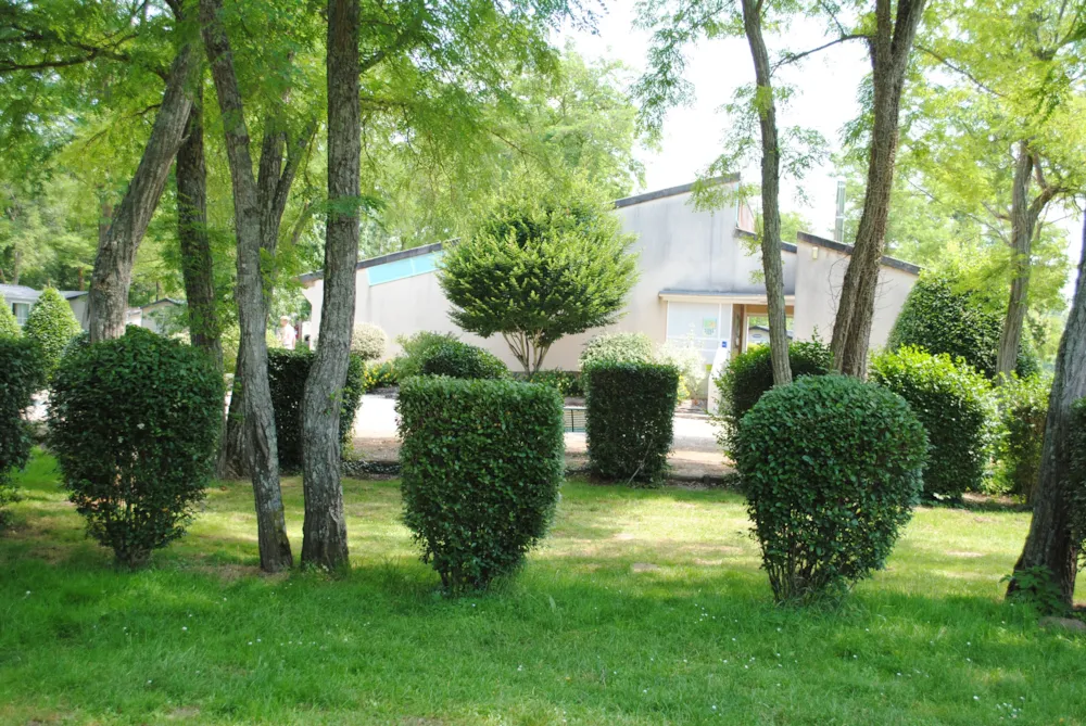 Emplacement - Forfait Nature (2 Personnes / 1 Tente, Caravane Ou Camping-Car / 1 Voiture) - Camping Les Portes de Sancerre