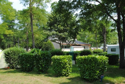 Nature Package (2 persons / 1 tent, caravan or motorhome / 1 car)