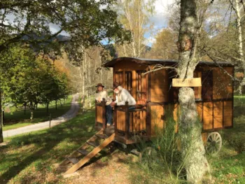 Mietunterkunft - Planwagen - Camping du Mettey****