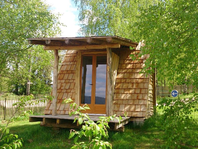Accommodation - Hut Randonneur - Equipped With A Double Bed And Camping Equipment - Camping du Mettey****