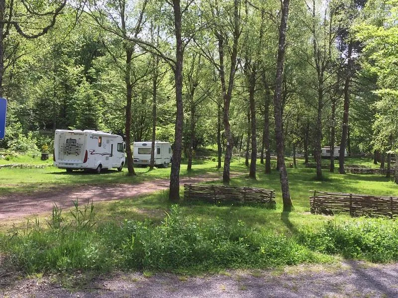 Forfait A: Emplacement 2 Personnes - Sans Electricité - Tente- Camping Car - Caravane- Parking