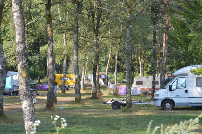 Forfait A: Emplacement Sans Électricité, Tente, Caravane Ou Camping-Car + Véhicule Parking