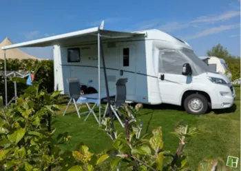 Pitch - Comfort Pitch Caravan And Car Or Camper - Camping Houtum