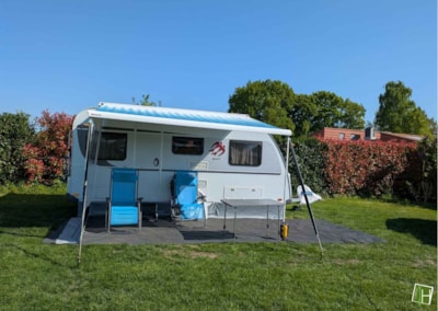 Basic pitch tent/caravan and car / camping car — 7