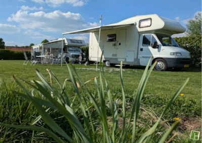 Basic pitch tent/caravan and car / camping car — 9