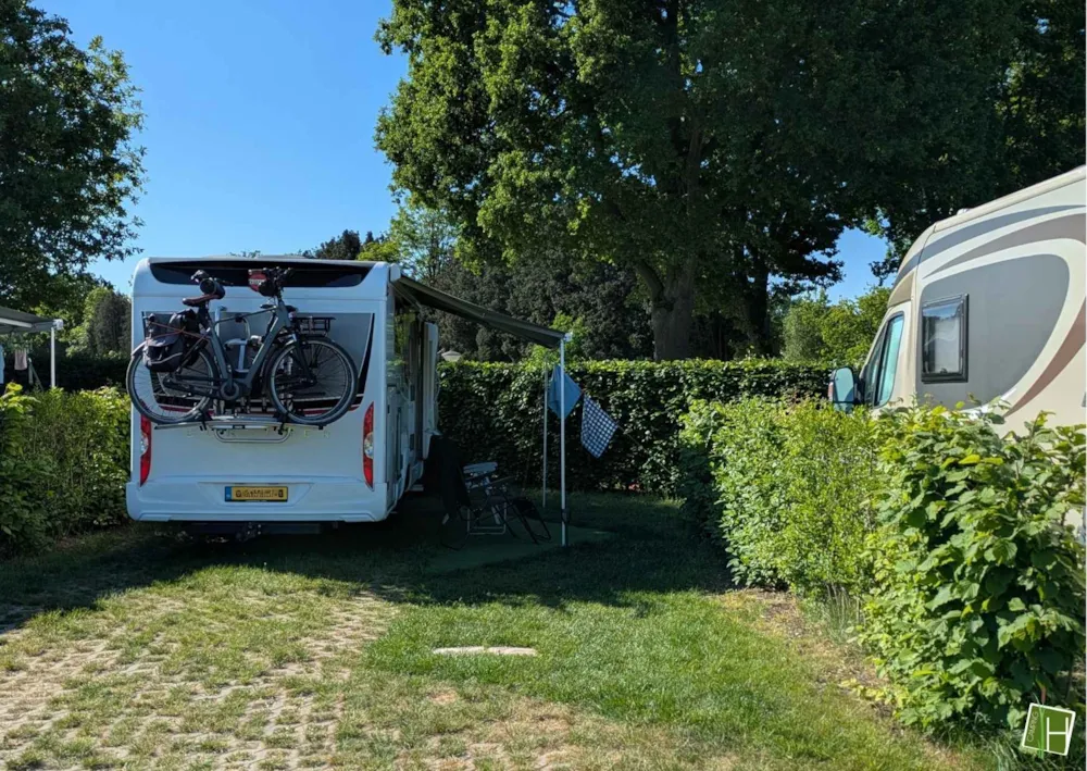 Stellplatz + Wohnmobil
