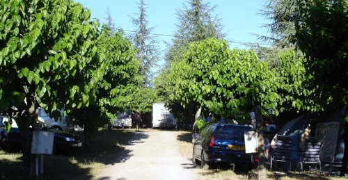 Emplacement - Emplacement Tente Ou Caravane - image n°6 - Camping du Pont de Mercier