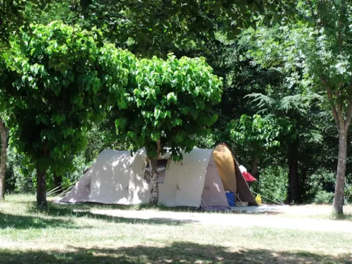 Emplacement - Emplacement Tente Ou Caravane - image n°5 - Camping du Pont de Mercier