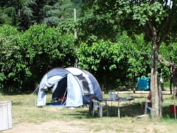 Stellplatz - Stellplätze Zelt/Wohnwagen - Camping du Pont de Mercier