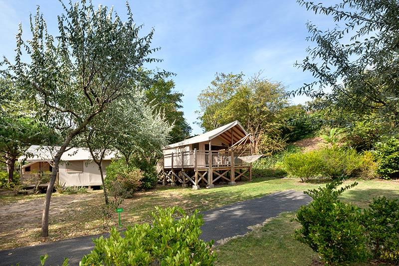 Location - Lodge Toilé Les Carrelets : 19 M² + Terrasse 10 M² (2 Chambres) - Camping Au Port-Punay