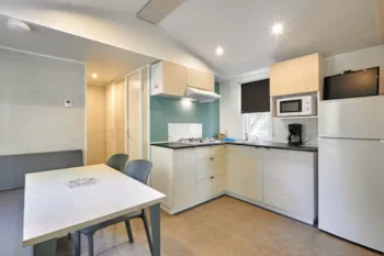 Mietunterkunft - Mobilheim L’Escale 4/6 Pers– Fläche 27.60 M² Und 8.40 M² Teilweise Überdachte Terrasse (3 Zimmer) - Camping Au Port Punay