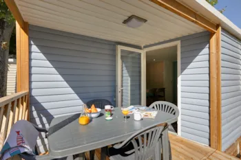 Mietunterkunft - Mobilheim Les Embruns : Fläche 22.50 M² Und 6.70 M² Teilweise Überdachte Terrasse (2 Zimmer). - Camping Au Port Punay