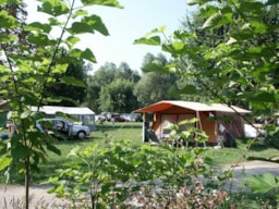 Kampeerplaats(en) - Pakket A : Standplaats + Voertuig + Tent Of Caravan Of Kampeerauto - Camping Les Bords du Guiers