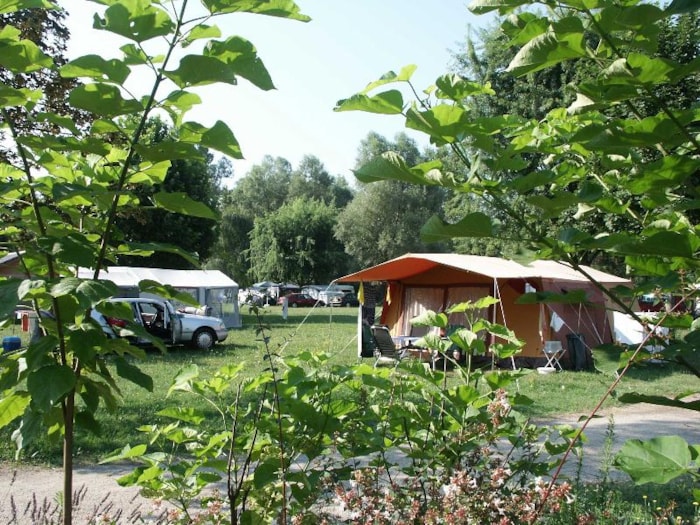 Emplacement Caravane Ou Camping Car Ou Tente + Véhicule