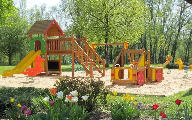 Caravane, Camping Car,Vanne Ou Tente + Véhicule