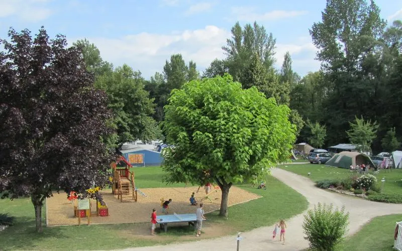 Caravane, Camping Car,Vanne Ou Tente + Véhicule