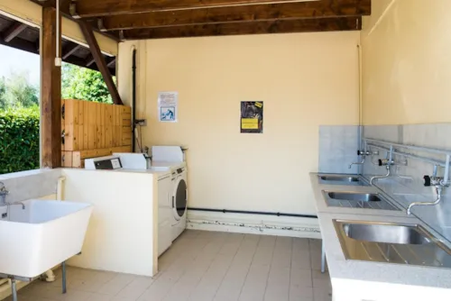 Stellplatz - Wohnwagen, Wohnmobil,Vanne Oder Zelt + Fahrzeug - image n°5 - Camping Les Bords du Guiers