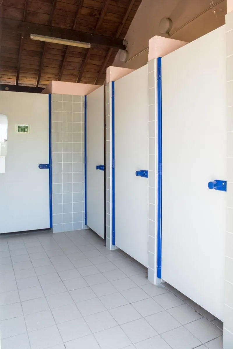 Caravane, Camping Car,Vanne Ou Tente + Véhicule