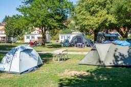 Camping Les Bords du Guiers - image n°3 - Roulottes