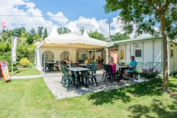 Camping Les Bords du Guiers - image n°10 - Roulottes