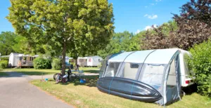 Emplacement - Emplacement Standard tout équipements - - Camping La Ravoire