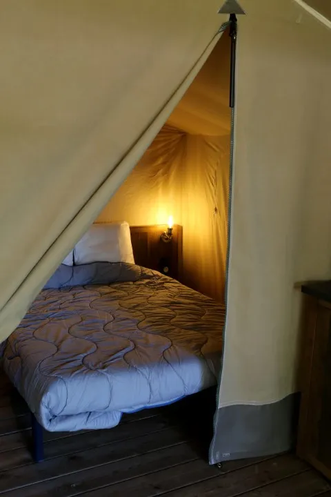 Accommodation - Safari Tent - 2 Bedrooms - 35M² - - image n°3 - Camping La Ravoire
