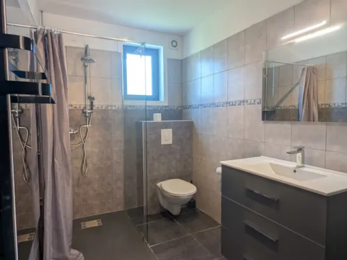 Accommodation - Large 6-8-Person Chalet - image n°6 - Camping Léman Plage