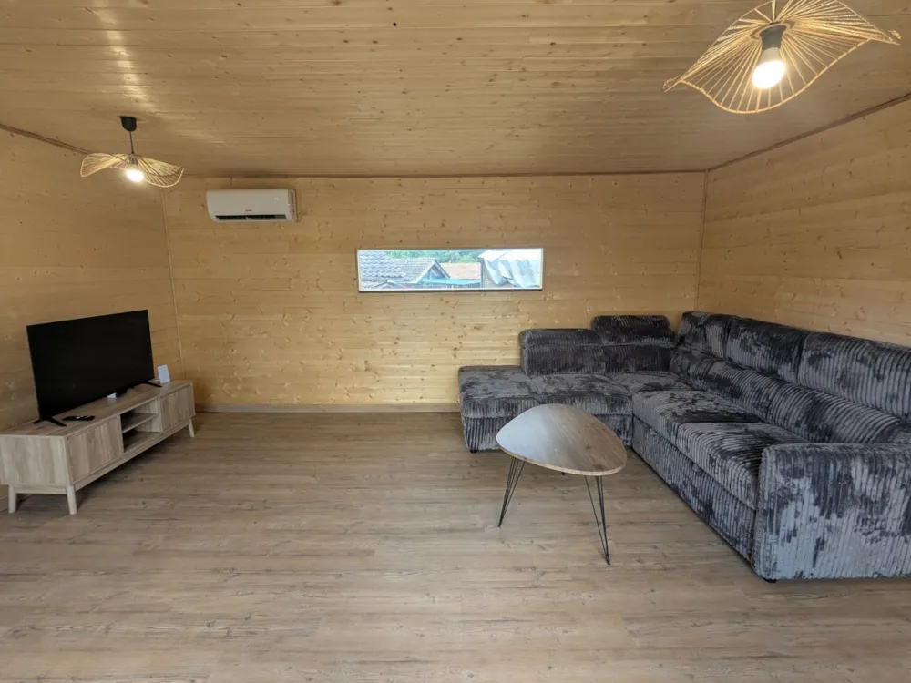 Accommodation - Large 6-8-Person Chalet - image n°8 - Camping Léman Plage