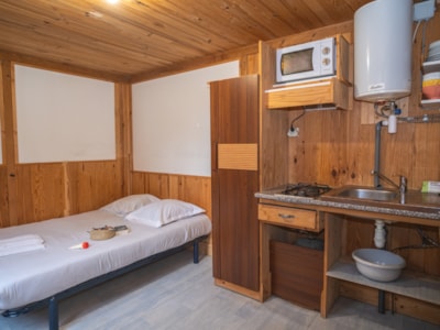 2-person bungalow without bathroom facilities