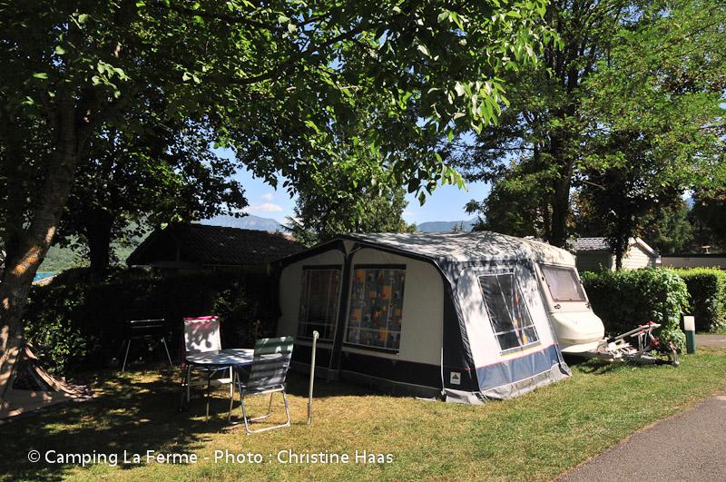 Kampeerplaats - Comfort Kampeerplaats (Elek. 10A Inbegrepen) + 1 Auto - Camping La Ferme