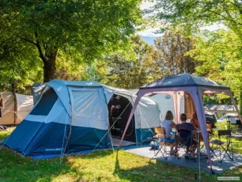 Stellplatz - Standard Stellplatz (Strom 6A Inbegriffen) + 1 Auto - Camping La Ferme