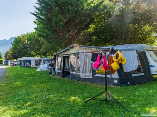 Emplacement - Emplacement Standard (Élec. 6A Inclus) + 1 Voiture - image n°3 - Camping La Ferme