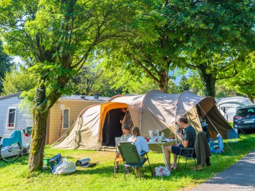 Emplacement - Emplacement Standard (Élec. 6A Inclus) + 1 Voiture - image n°4 - Camping La Ferme