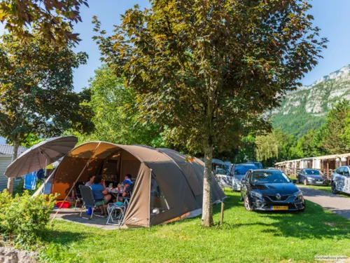 Stellplatz - Comfort Stellplatz (Strom 10A Inbegriffen) + 1 Auto - image n°4 - Camping La Ferme