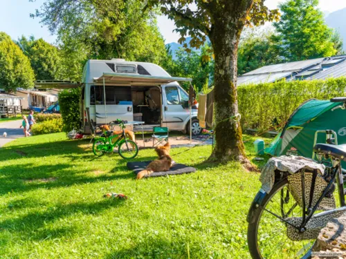 Stellplatz - Comfort Stellplatz (Strom 10A Inbegriffen) + 1 Auto - image n°5 - Camping La Ferme