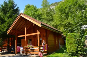 Locatif - Chalet Savoyard - 3 bedrooms - 35m² - - Yelloh! Village Camping les Fontaines