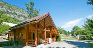 Locatif - Chalet Savoyard Confort - 3 bedrooms - 40m² - - Yelloh! Village Camping les Fontaines