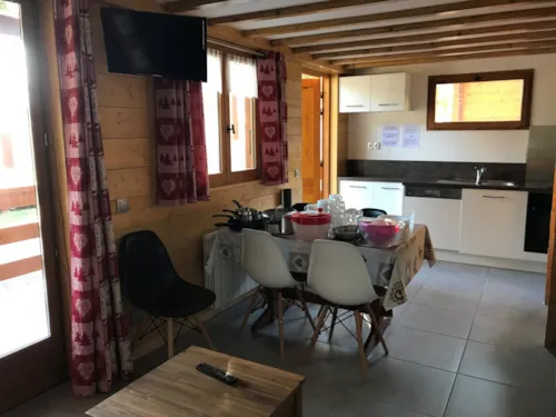 Huuraccommodatie(s) - Chalet Savoyard Confort - 3 Slaapkamers - 40M² - - image n°4 - Yelloh! Village Camping les Fontaines