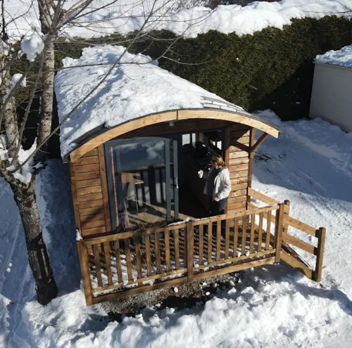 Accommodation - Gipsycar Grand Bornand - 22M² - 2 Bedrooms - image n°5 - Campasun Camping Le Clos du Pin