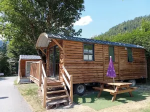 Locatif - Roulotte Grand Bornand - 22m² - 2 chambres - Campasun Camping Le Clos du Pin
